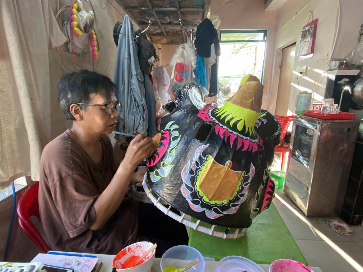 Cơ sở làm đầu Lân của ông Mai Văn Vàng.