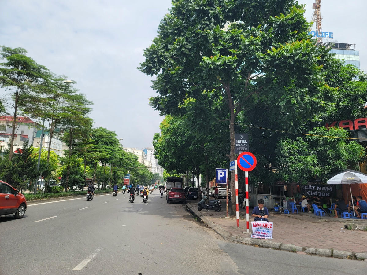 Điều khó hiểu, tại nhiều điểm ở khu vực này, biển báo 