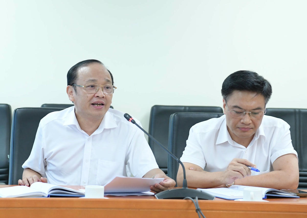 Kiểm toán trưởng KTNN khu vực I Nguyễn Anh Tuấn đề xuất các Tổ cần đặt hàng và có sự trao đổi kỹ lưỡng để các chuyên gia, đại diện Bộ, ngành, địa phương viết bài tham luận sâu, trúng vấn đề. Ảnh: Nguyễn Ly