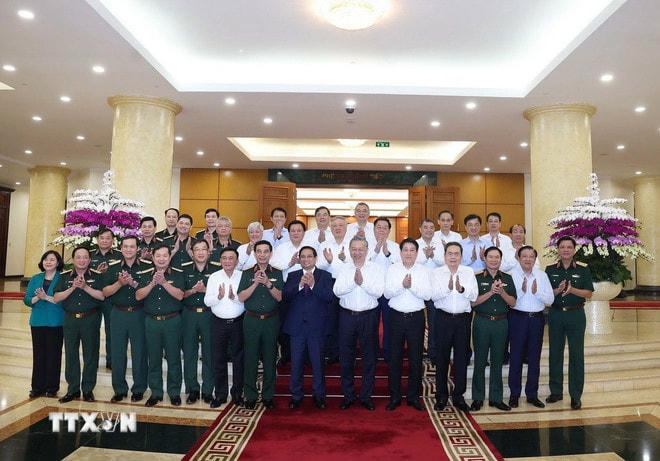 Tổng Bí thư Tô Lâm, Bí thư Quân ủy Trung ương và các đại biểu. (Ảnh: Thống Nhất/TTXVN) ttxvn-tong-bi-thu-quan-uy-trung-uong-5.jpg