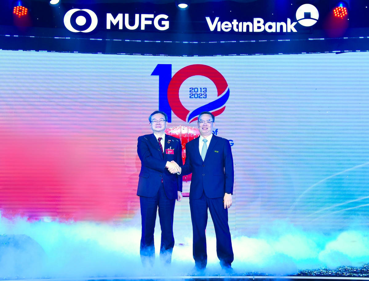 Chủ tịch HĐQT VietinBank và Giám đốc MUFG Bank tại buổi lễ.