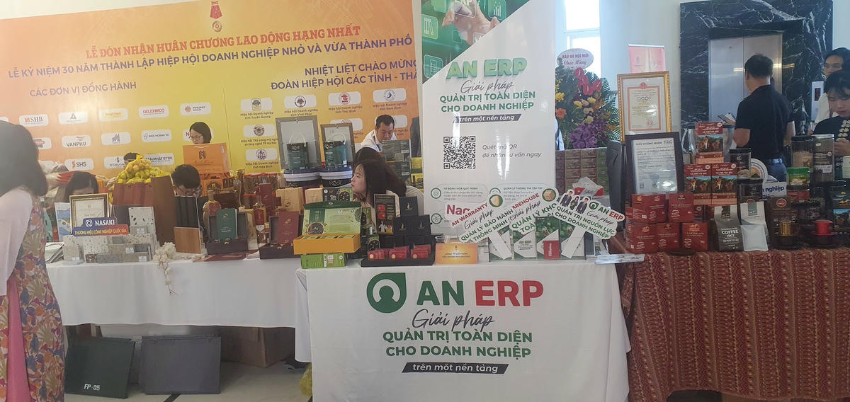 anh bai Thi truong noi dia