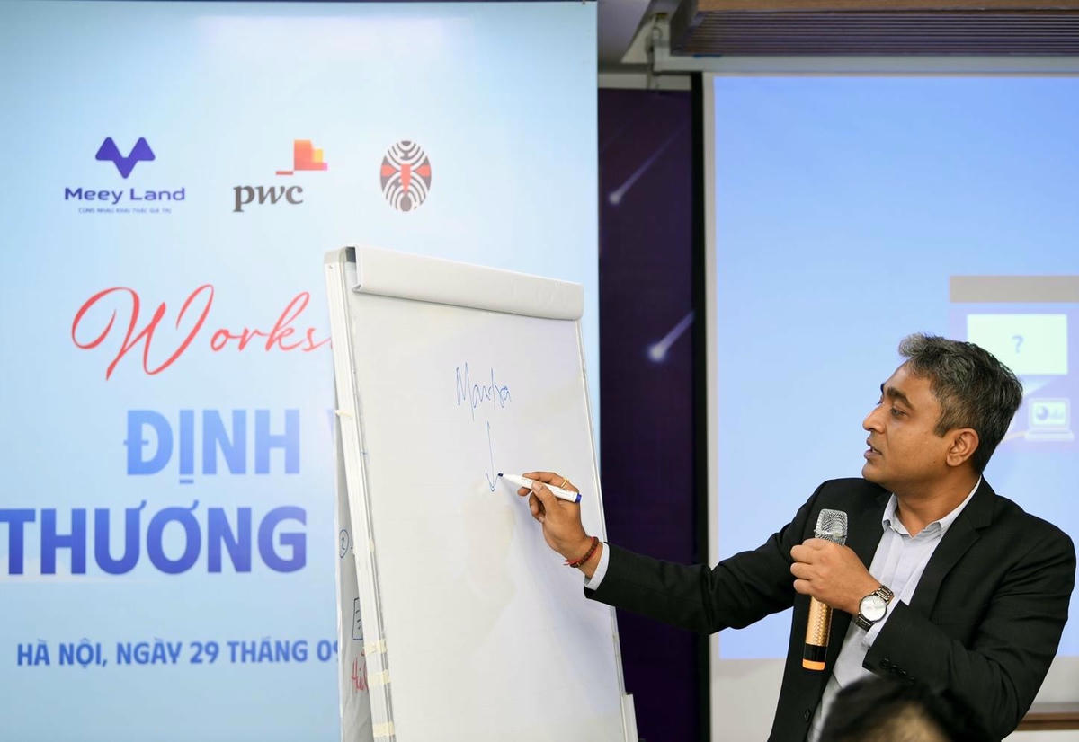 Ông Abhijit Das - Nhà sáng lập và Giám đốc điều hành Narrativ.Design™ diễn thuyết tại Hội thảo.