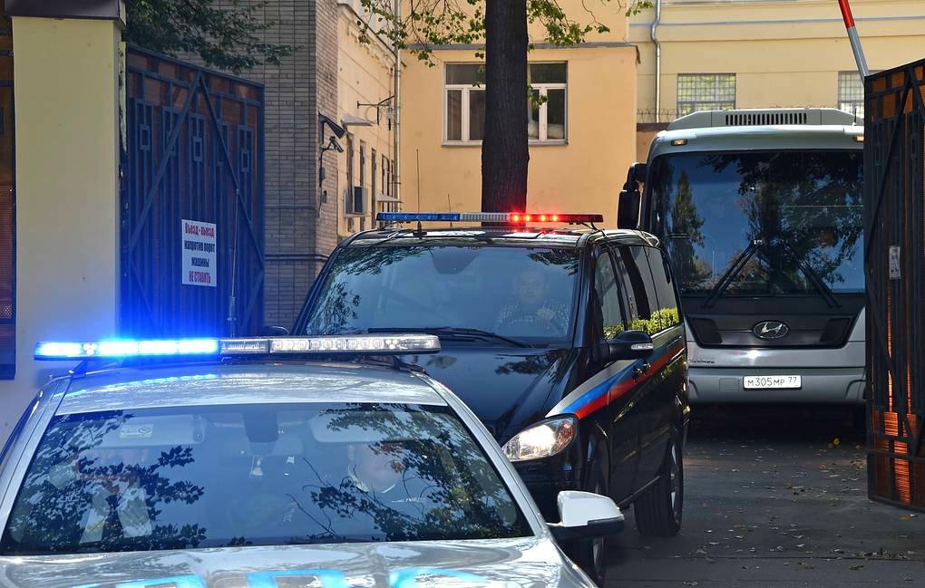 Đoàn xe hộ tống tù binh về Moscow. Ảnh: TASS.