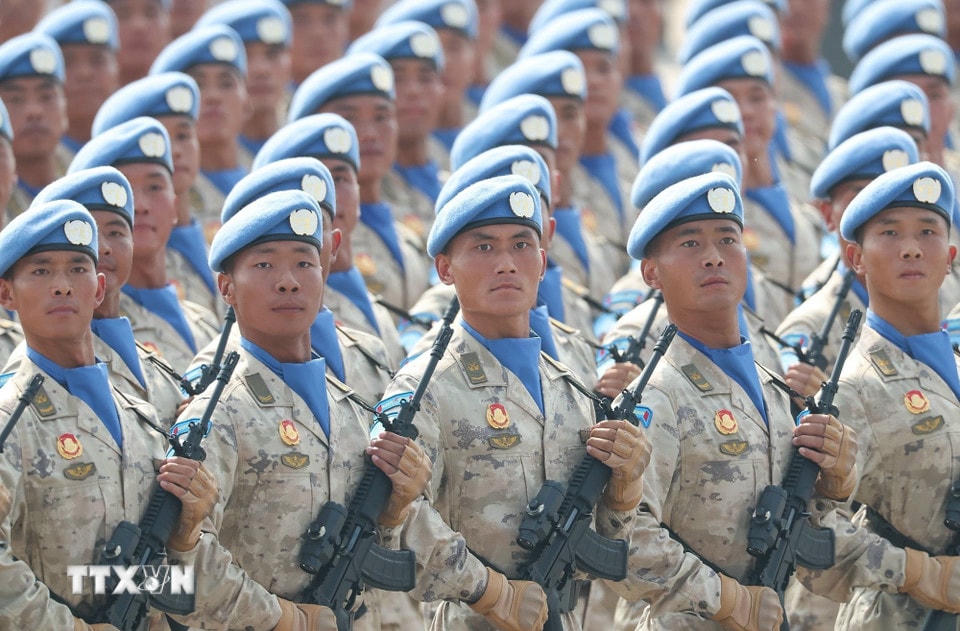 Lực lượng gìn giữ hòa bình Trung Quốc tại Lễ duyệt binh kỷ niệm 80 năm chiến thắng phátxít của nhân dân thế giới ở Bắc Kinh, ngày 3/9/2025. (Ảnh: THX/TTXVN)