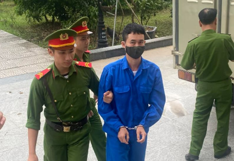 Hoãn xét xử đối tượng sát hại cô gái 17 tuổi, phân xác phi tang xuống sông Hồng ddk