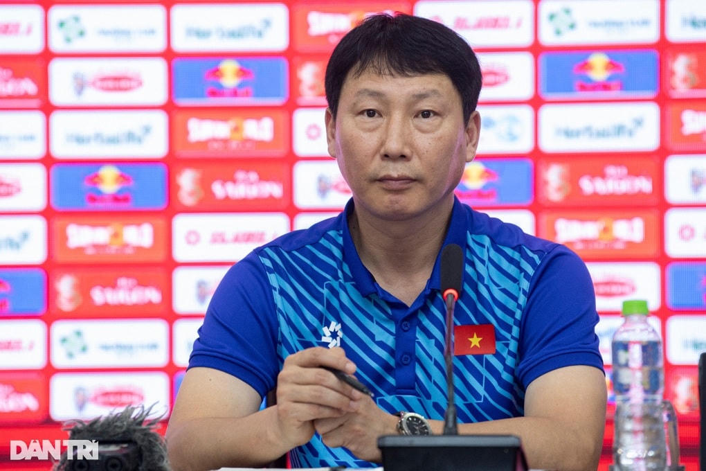 HLV Kim Sang Sik: Cầu thủ Việt Nam đã thấu hiểu triết lý của tôi - 1