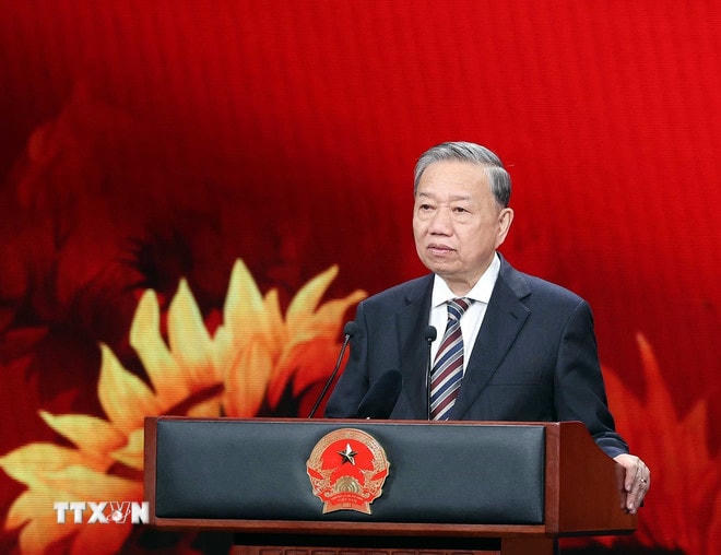 Tổng Bí thư Tô Lâm phát biểu chỉ đạo. (Ảnh: Thống Nhất/TTXVN) ttxvn-tong-bi-thu-du-gap-mat-guong-cong-an-xa-thi-tran-va-luc-luong-bao-ve-antt-o-co-so-tieu-bieu-4.jpg