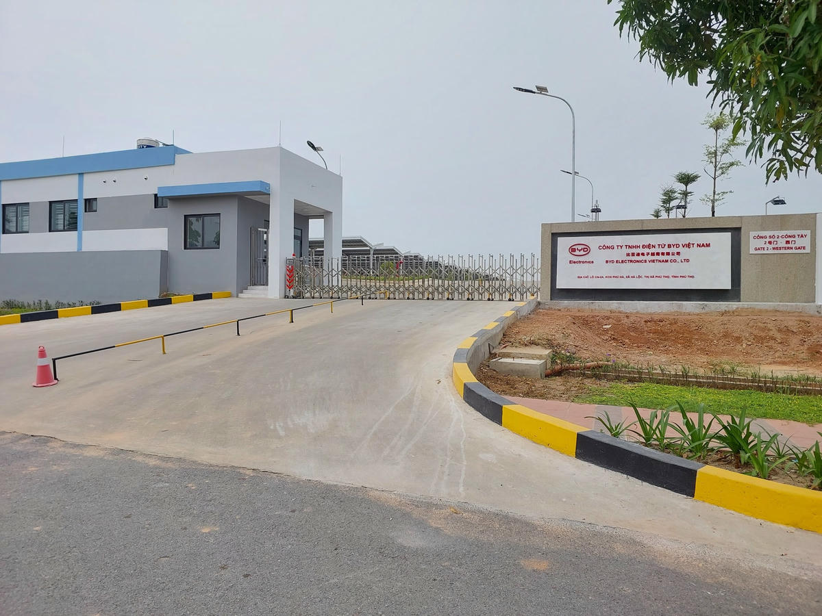 Cuối giờ sáng, công ty đã ổn định và hoạt động trở lại