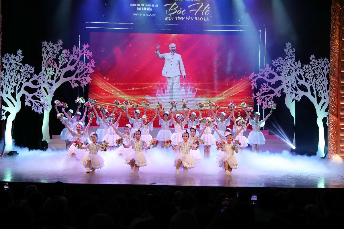 Tiết mục mở màn chương trình.