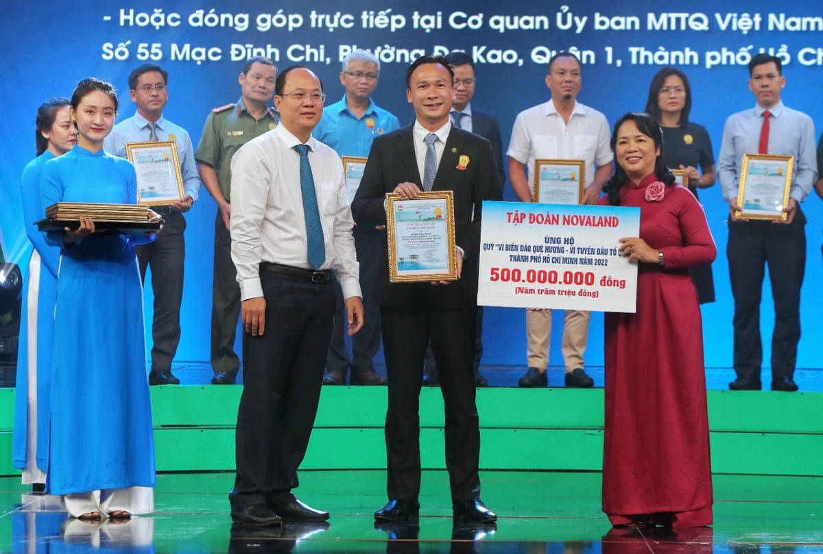 NovaGroup đồng hành nhiều năm liền cùng Ủy ban MTTQ Việt Nam Trung ương và địa phương trong các chương trình vận động ủng hộ quỹ “Vì người nghèo”, Qũy “Vì biển đảo quê hương”