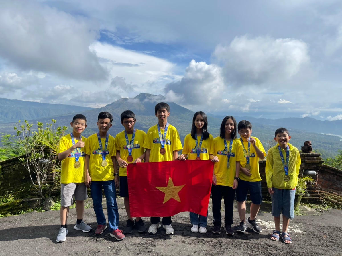 (Đội tuyển Trường Newton dự thi ASMOPSS 2022 tại Bali – Indonesia).