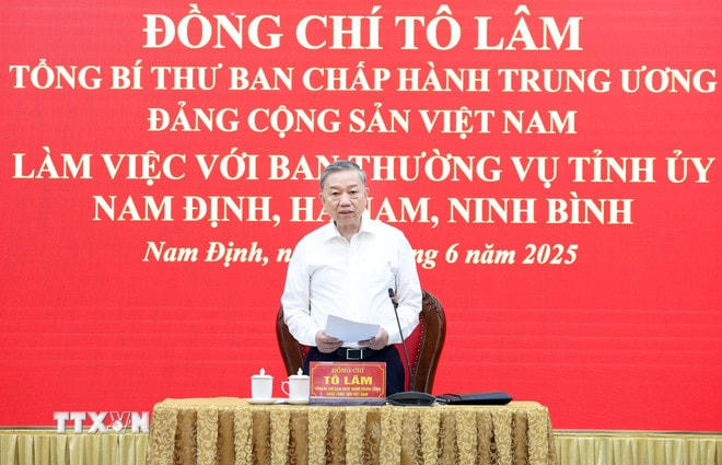 Tổng Bí thư Tô Lâm chủ trì buổi làm việc. (Ảnh: Thống Nhất/TTXVN) ttxvn-tong-bi-thu-to-lam-lam-viec-voi-ban-thuong-vu-tinh-uy-nam-dinh-ha-nam-ninh-binh-7.jpg