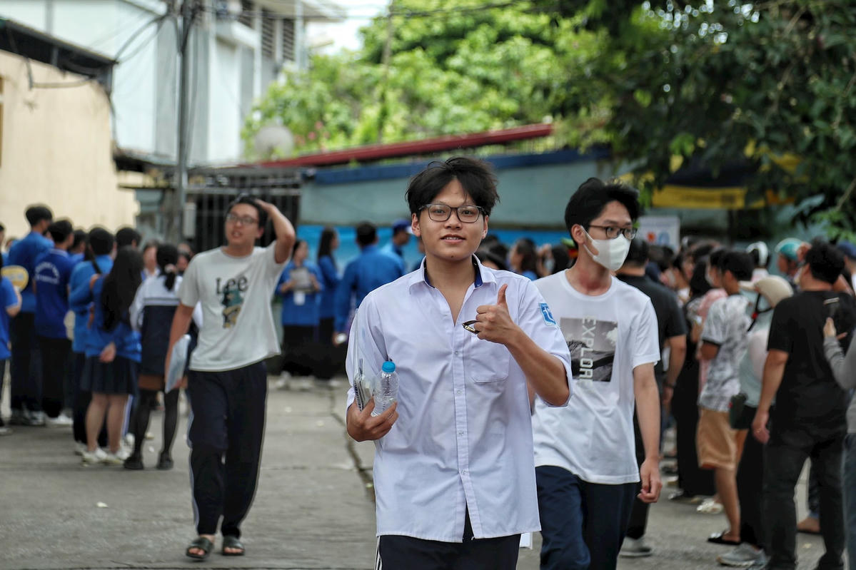Thí sinh hoàn thành kỳ thi vào lớp 10 công lập năm học 2024-2025 tại Hà Nội.