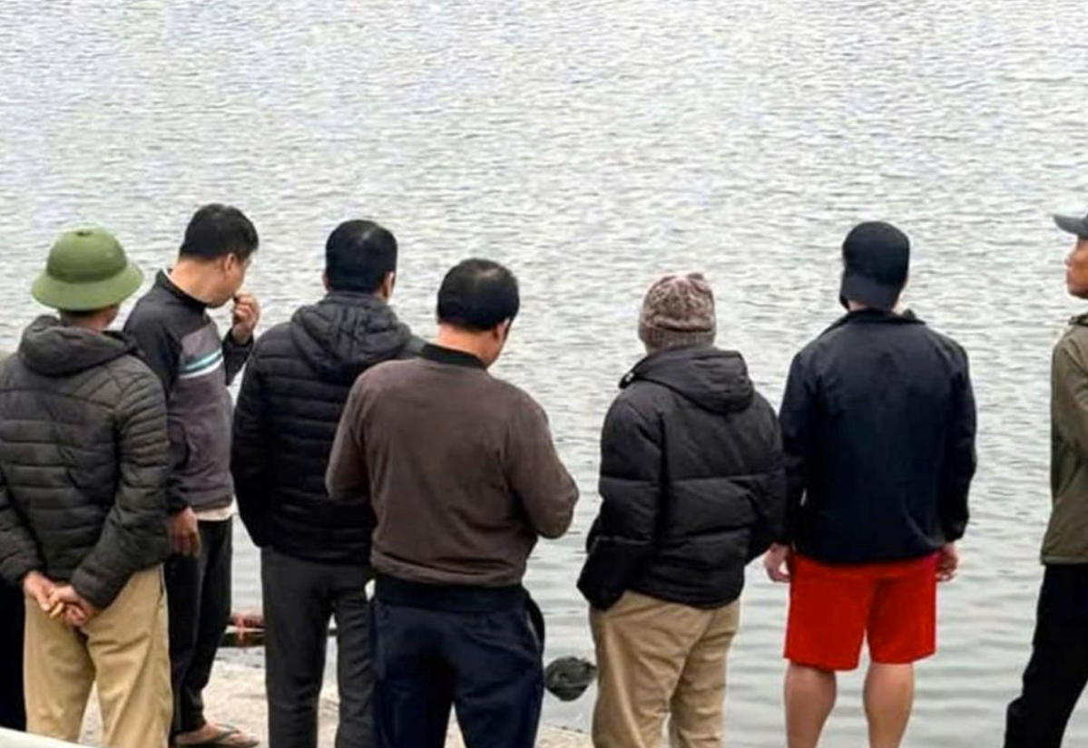 Xác định danh tính thi thể cô gái trẻ nổi trên mặt hồ Văn Chương ddk