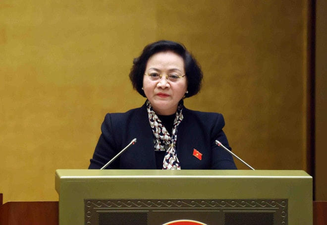 Bộ trưởng Bộ Nội vụ Phạm Thị Thanh Trà, thừa ủy quyền của Thủ tướng Chính phủ trình bày Tờ trình về dự án Luật Tổ chức chính quyền địa phương (sửa đổi). (Ảnh: Phạm Kiên/TTXVN) vna-potal-quoc-hoi-thao-luan-ve-luat-to-chuc-quoc-hoi-7852434.jpg