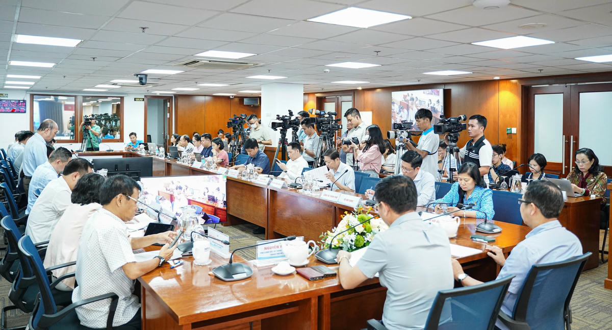 Quang cảnh họp báo chiều 5/10.