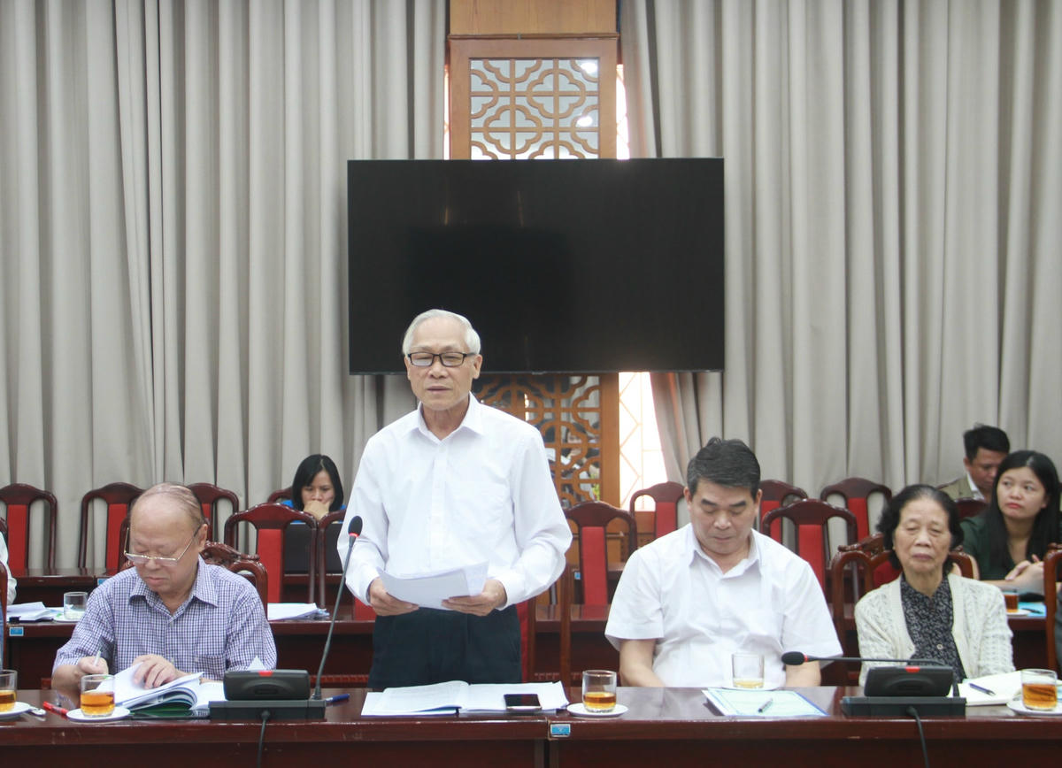 Các đại biểu góp ý tại hội nghị phản biện.