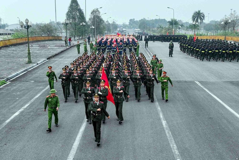 Các khối Công an Nhân dân tập luyện diễu binh, diễu hành cho Lễ kỷ niệm. (Ảnh: Phạm Kiên/TTXVN) ttxvn_duyet binh dien bien (5).jpg