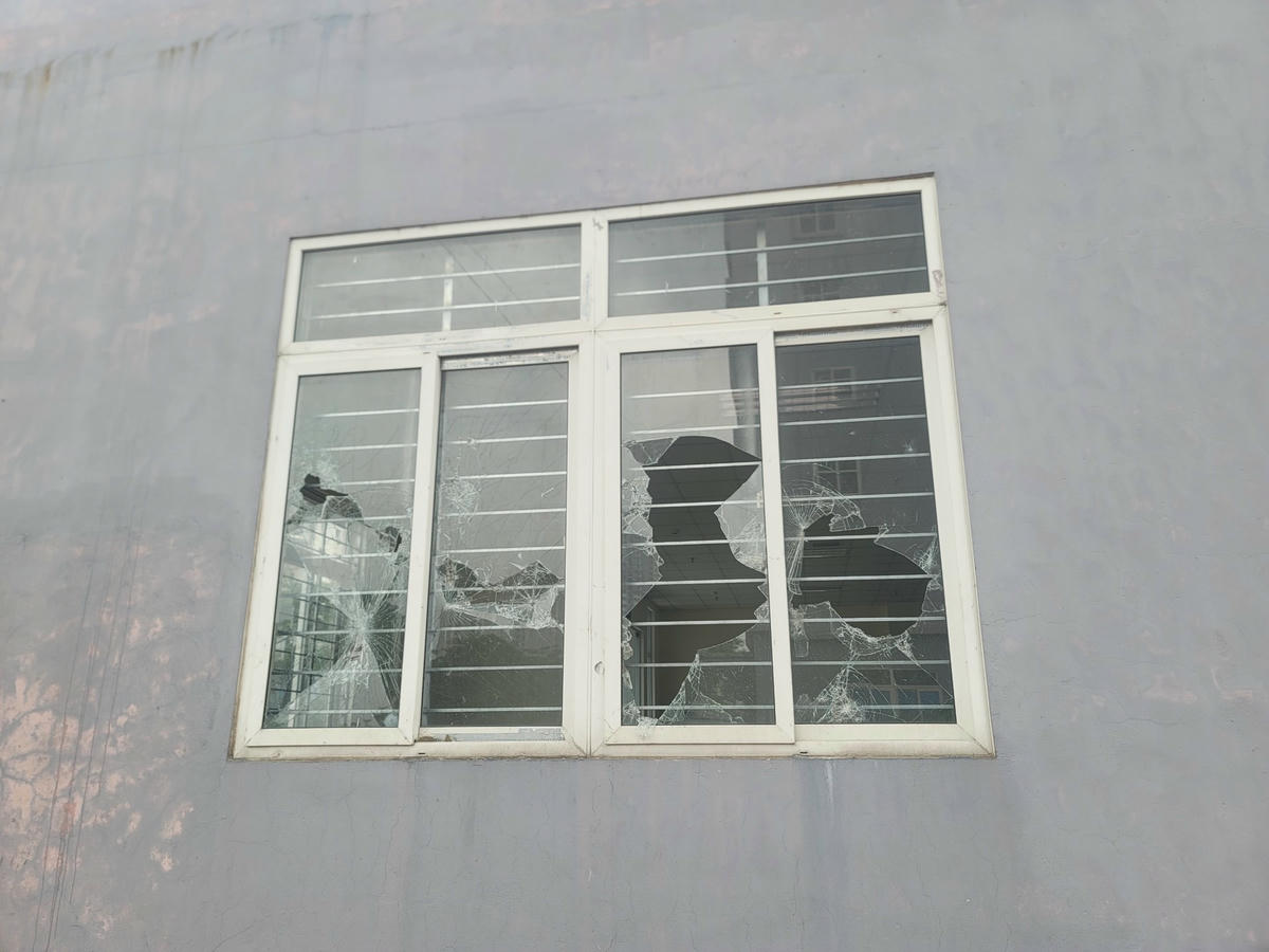 Nhiều hạng mục công trình bị hư hỏng.