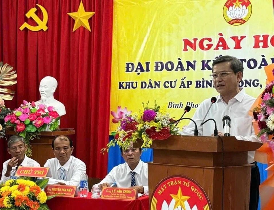 Ông Lê Minh Trí, Bí thư Trung ương Đảng, Chánh án Tòa án Nhân dân tối cao phát biểu tại ngày hội Đại đoàn kết ở xã Tân Mỹ Chánh.