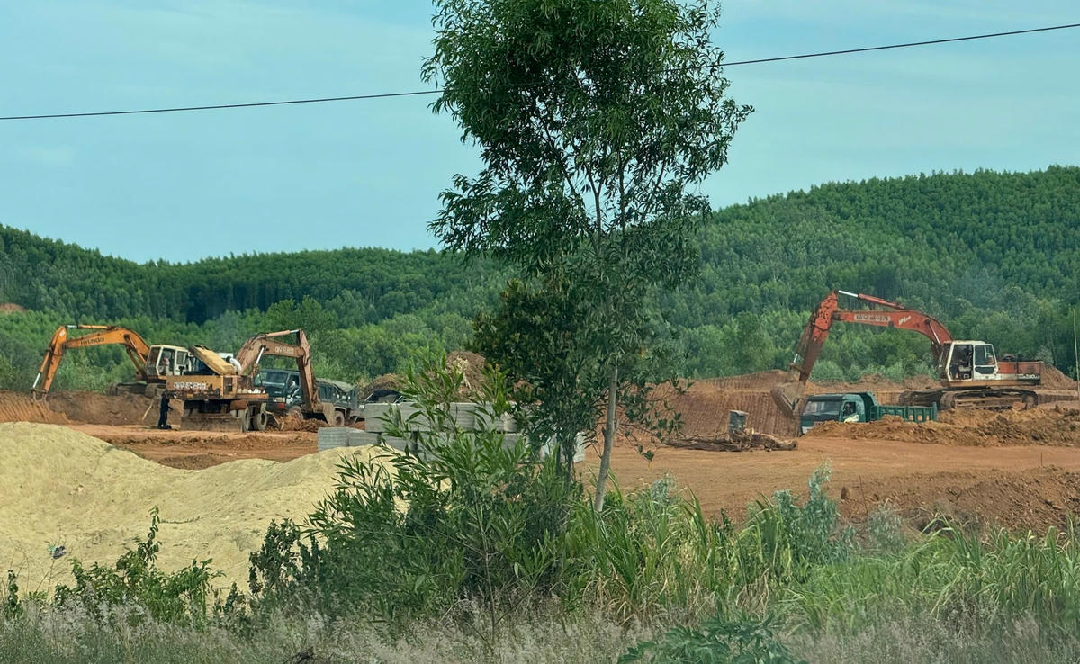 Gia Lai YêUBND phường Hoài Nhơn Đông yêu cầu Công ty TNHH Thiên Kim Bình Định về việc hực hiện các quy định trong hoạt động khai thác khoáng sản. (ảnh Đình Sang)