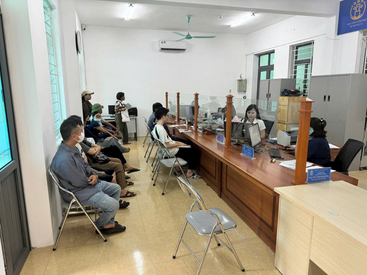 Chú thích ảnh: Ngay trong ngày đầu mô hình chính quyền 2 cấp được triển khai (ngày 1/7), HĐND xã tiến hành kỳ họp thứ nhất. Ảnh: T.B