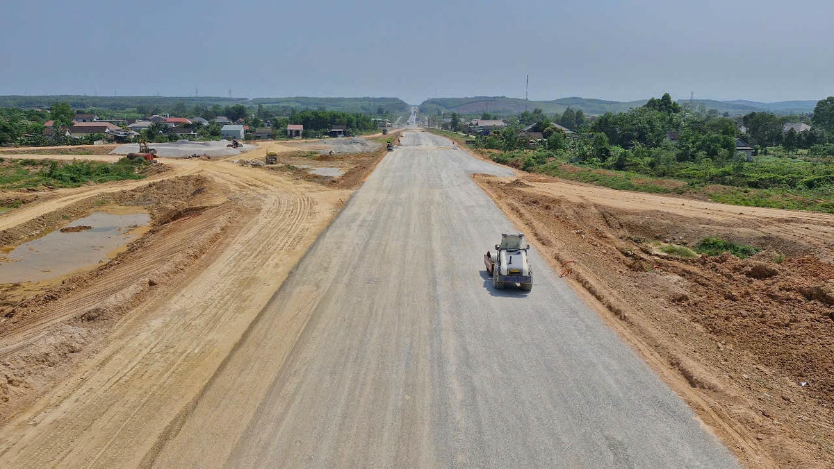 Cao tốc Vạn Ninh Cam Lộ dài khoảng 65,5km. Ảnh: N.V.