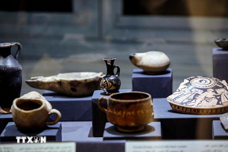 Viện bảo tàng quốc gia Alexandria của Ai Cập vừa trưng bày triển lãm 86 hiện vật quý giá được khai quật dưới đáy Địa Trung Hải. Triển lãm mang tên 