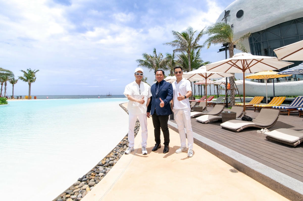 Hồ bơi nước mặn Ocean Pool với quy mô 5.000 m2 tọa lạc sát bờ biển là tiện ích nổi bật và độc đáo thuộc phân kỳ The Tropicana.