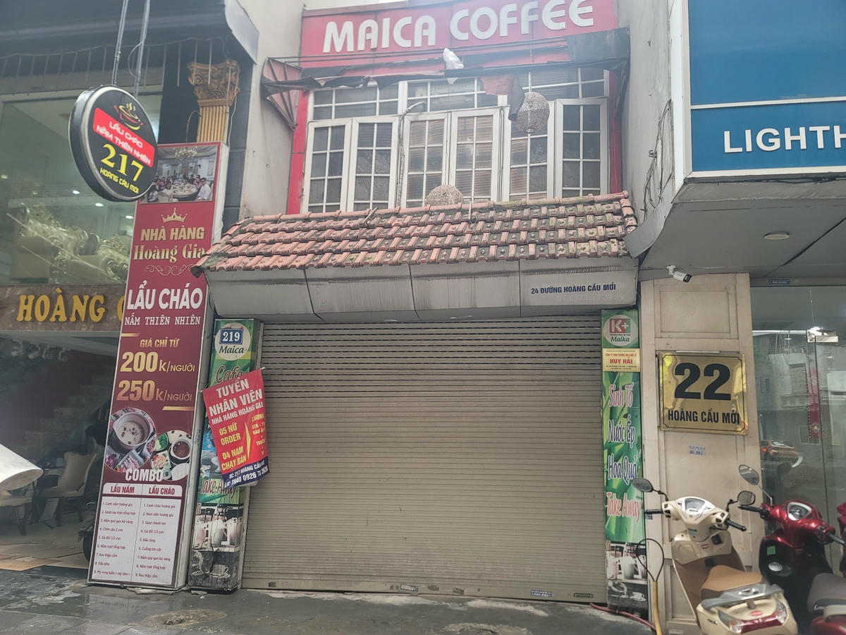 Một nhà 2 số 1 chẵn 1 lẻ (24 và 219) trên phố Hoàng Cầu Mới.