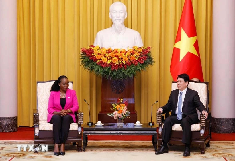 Chủ tịch nước Lương Cường tiếp Bộ trưởng Bộ Quốc phòng Kenya Soipan Tuya. (Ảnh: Lâm Khánh/TTXVN)