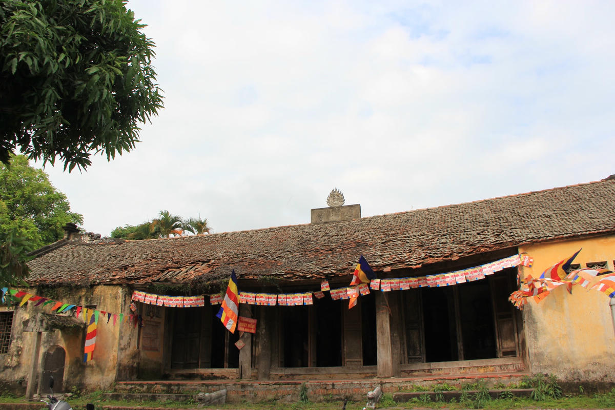 Chùa Tre tọa lạc ở làng Đại Nghiệp, xã Tân Dân, huyện Phú Xuyên (TP Hà Nội) được xây dựng thời nhà Trần vào năm 1328. Sau nhiều năm không được tu sửa các hạng mục ngôi chùa đang bị xuống cấp nghiêm trọng.