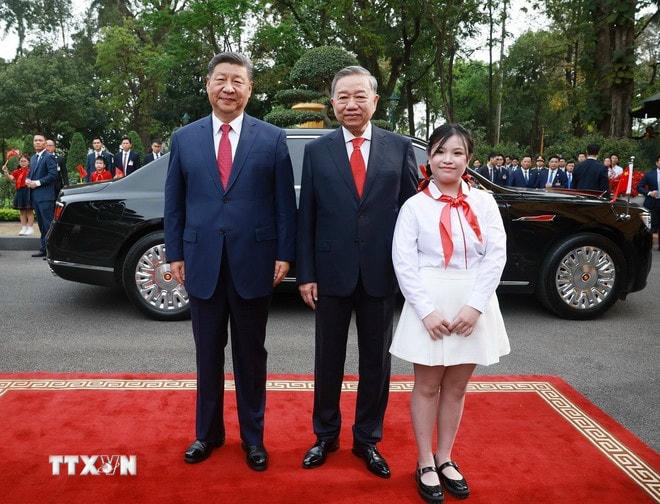 Tổng Bí thư Tô Lâm đón Tổng Bí thư, Chủ tịch nước Trung Quốc Tập Cận Bình. (Ảnh: Thống Nhất/TTXVN) ttxvn-1404-tong-bi-thu-to-lam-don-tong-bi-thu-tap-can-binh-1.jpg