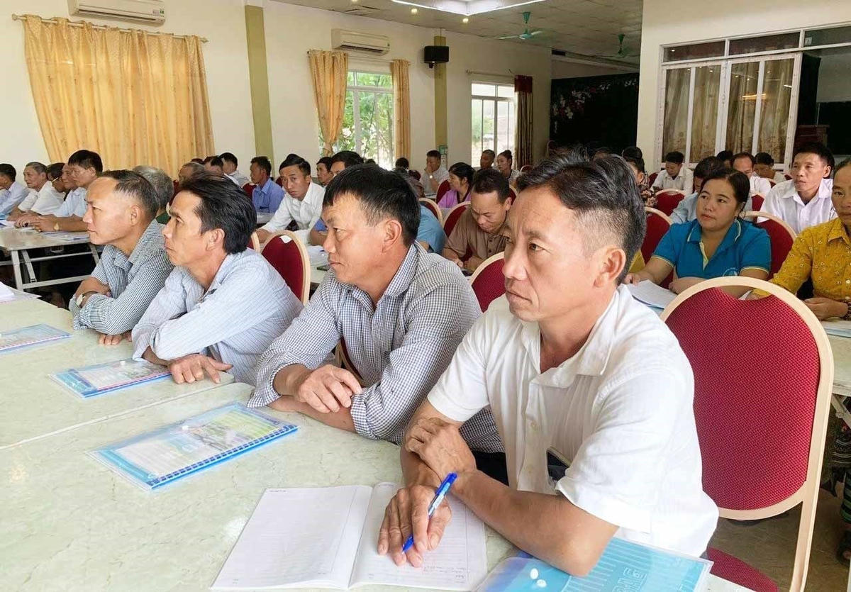 Các đại biểu chăm chú lắng nghe phổ biến các chuyên đề về Chương trình mục tiêu quốc gia phát triển kinh tế - xã hội vùng đồng bào DTTS và miền núi. Ảnh: baodantoc.vn