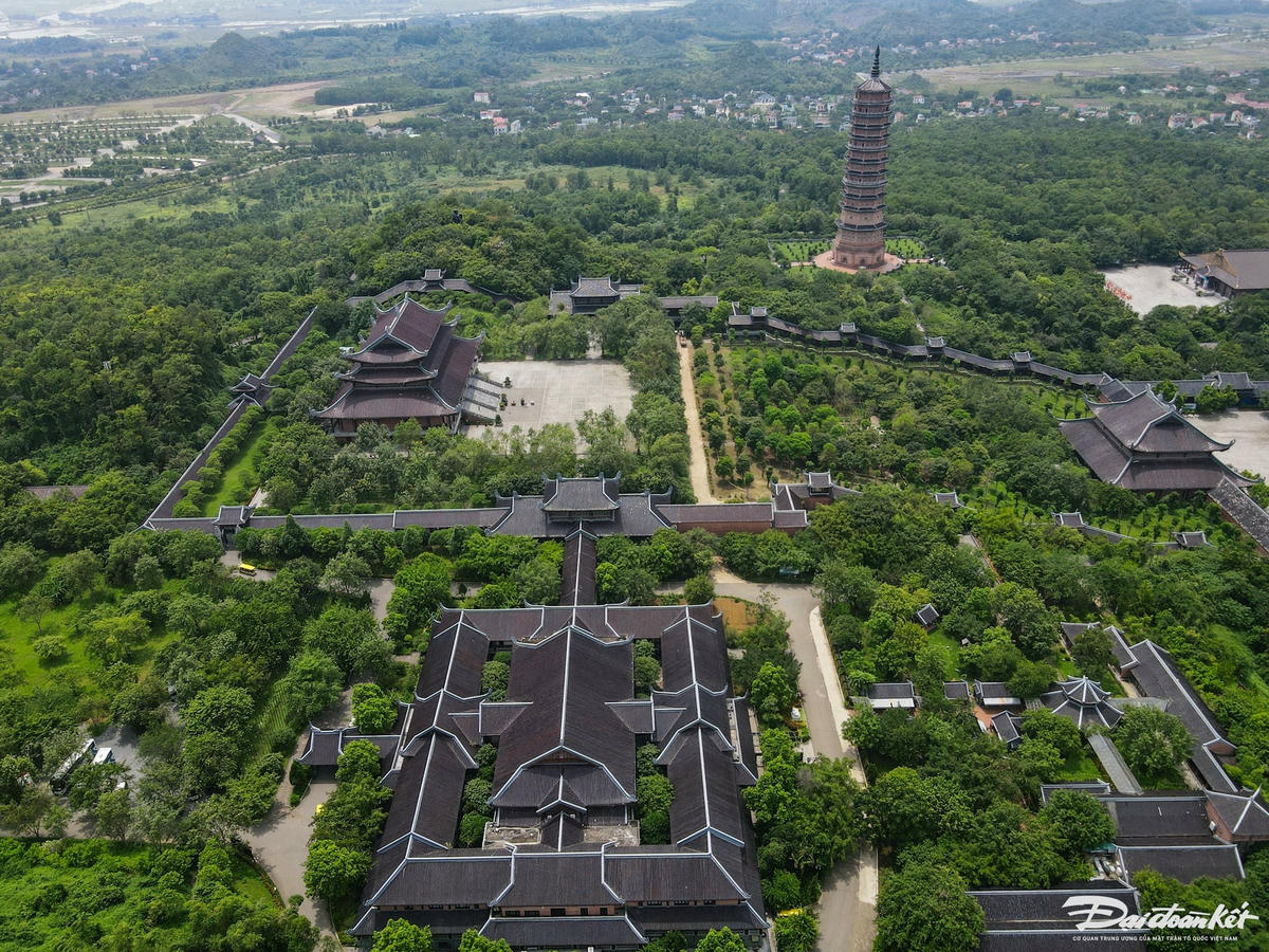 Và dự án thành phần xây dựng cơ sở hạ tầng khu núi chùa Bái Đính, tổng vốn đầu tư 3.190,9 tỷ đồng, tiến độ thực hiện đến năm 2025, . Ảnh: Đình Minh