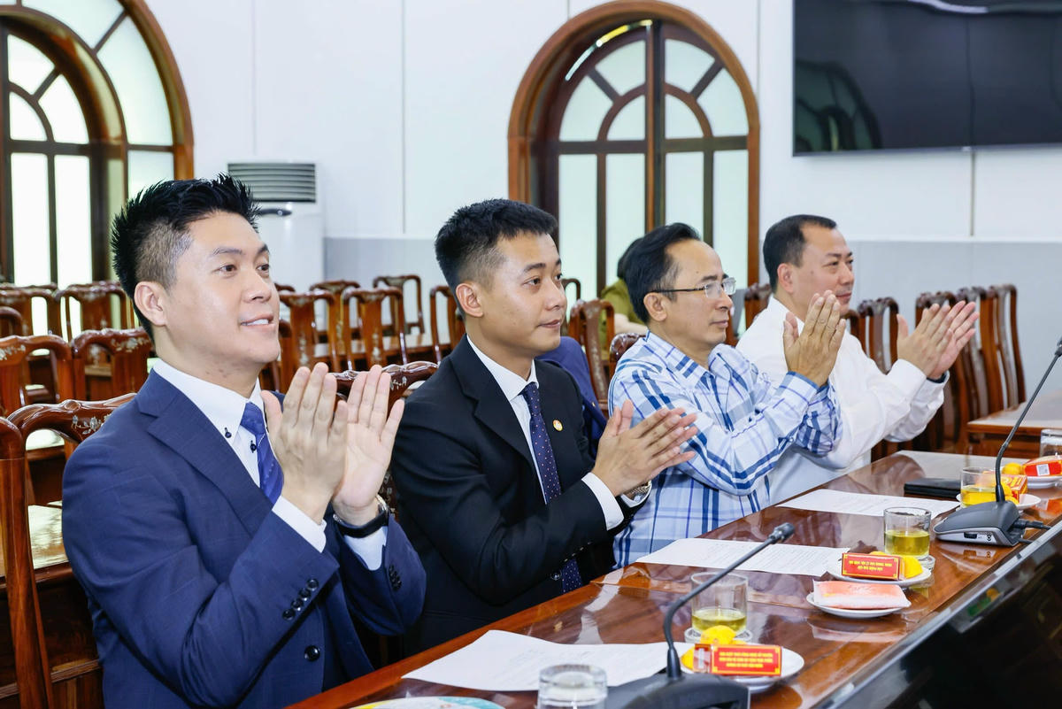 Đại biểu tham dự buổi gặp mặt. Ảnh: Quang Vinh.