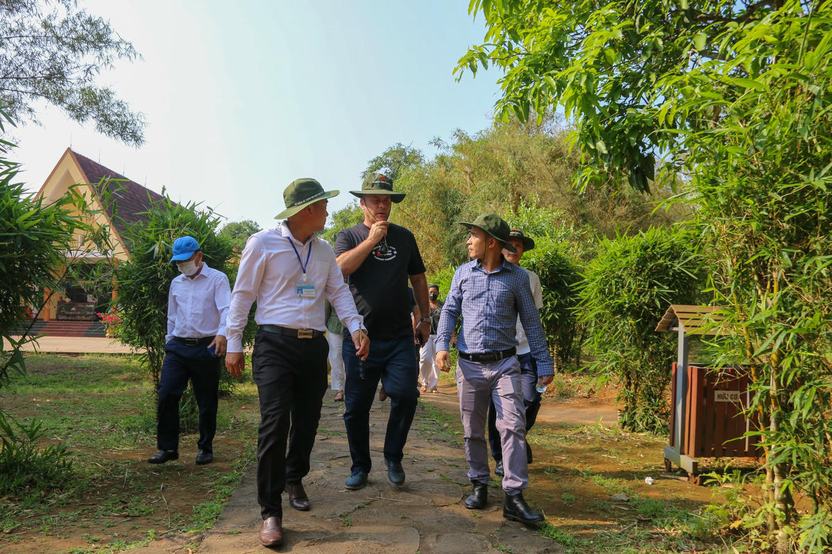 Tại di tích Địa đạo Vịnh Mốc (tại huyện Vĩnh Linh, tỉnh Quảng Trị).