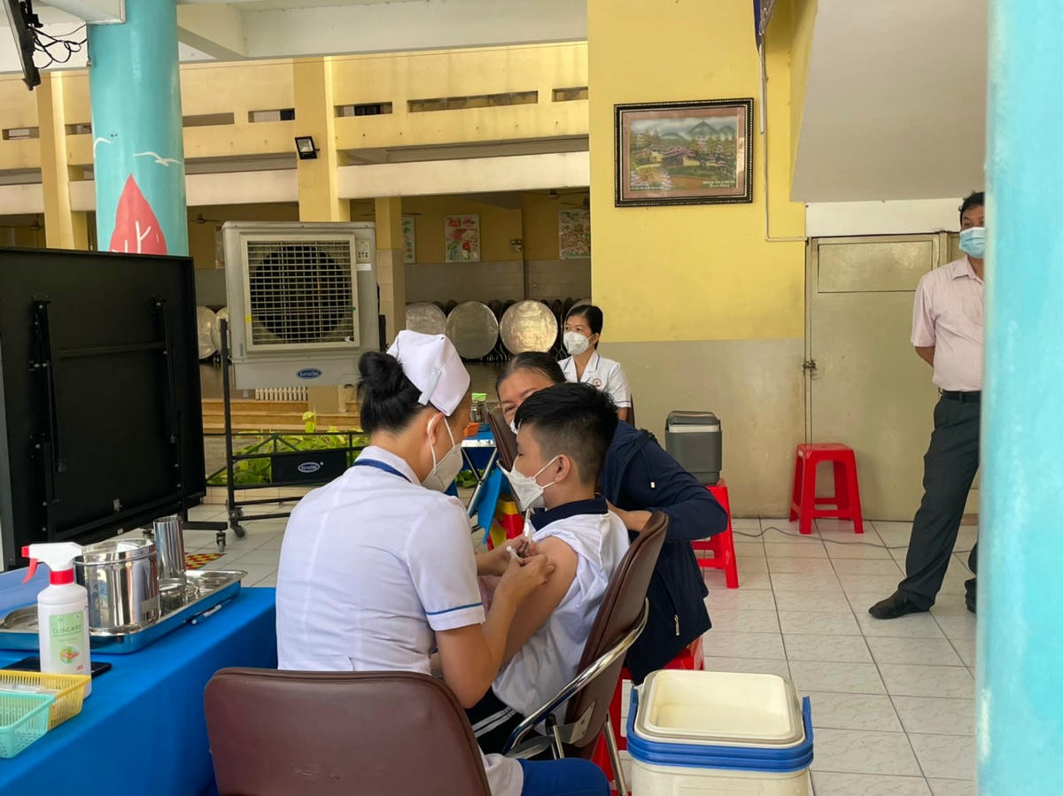 TP HCM tiếp tục hoàn thành các mũi tiêm vaccine Covid-19 cho trẻ em.