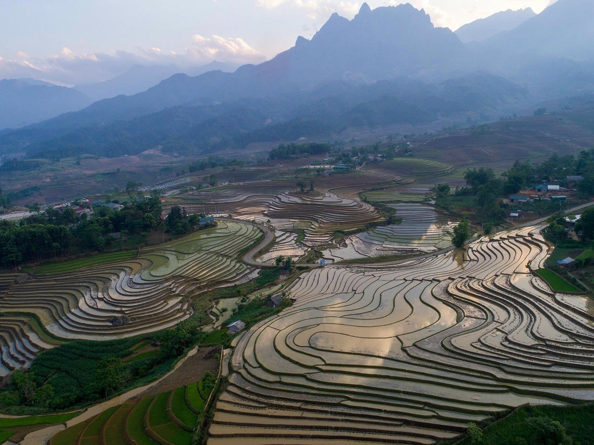 Để có được những bức tranh ruộng bậc thang thế này, bà con dân tộc nơi đây đã phải cần mẫn cải tạo trong nhiều năm. Ảnh Phạm Bằng