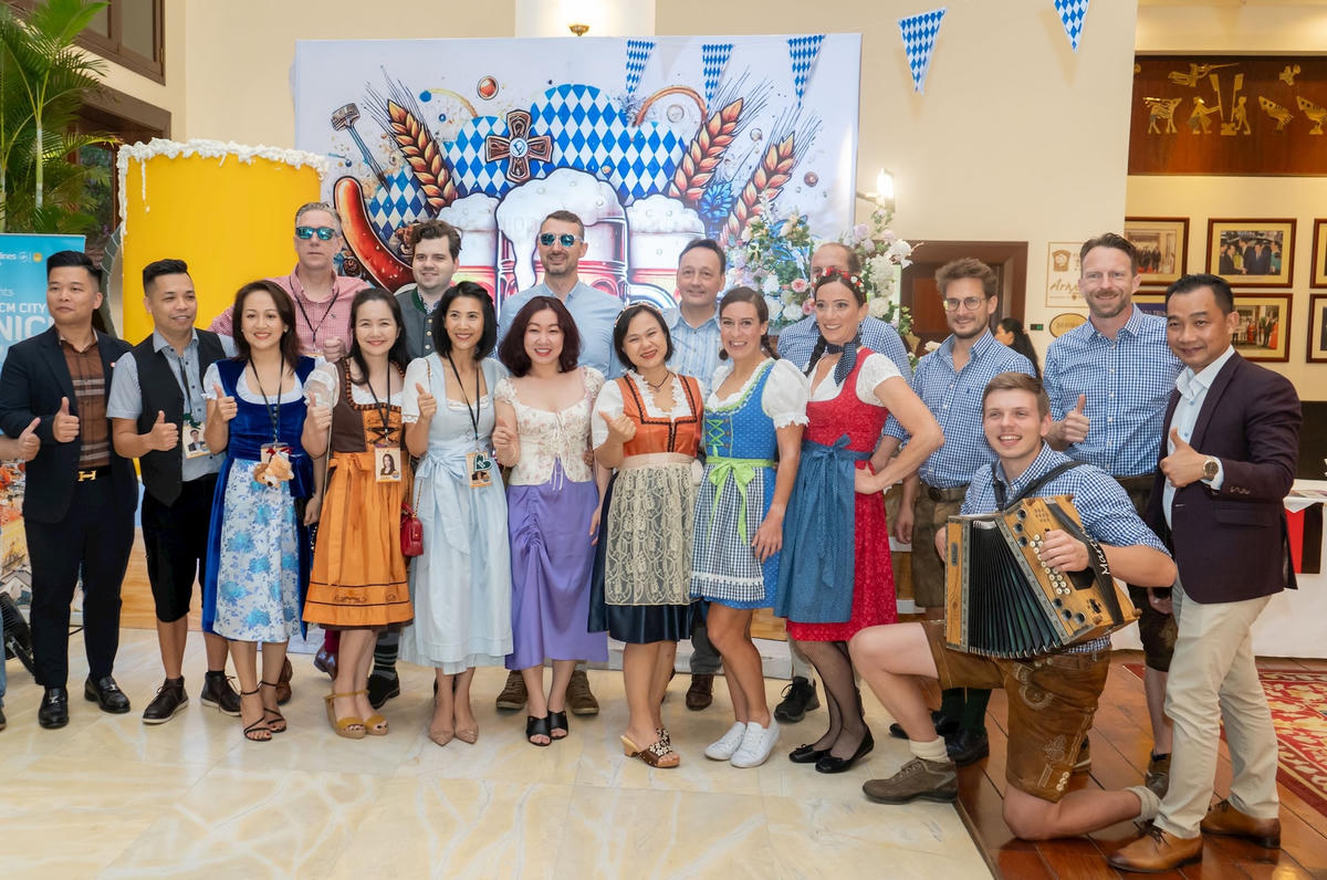 Khách tham dự check in