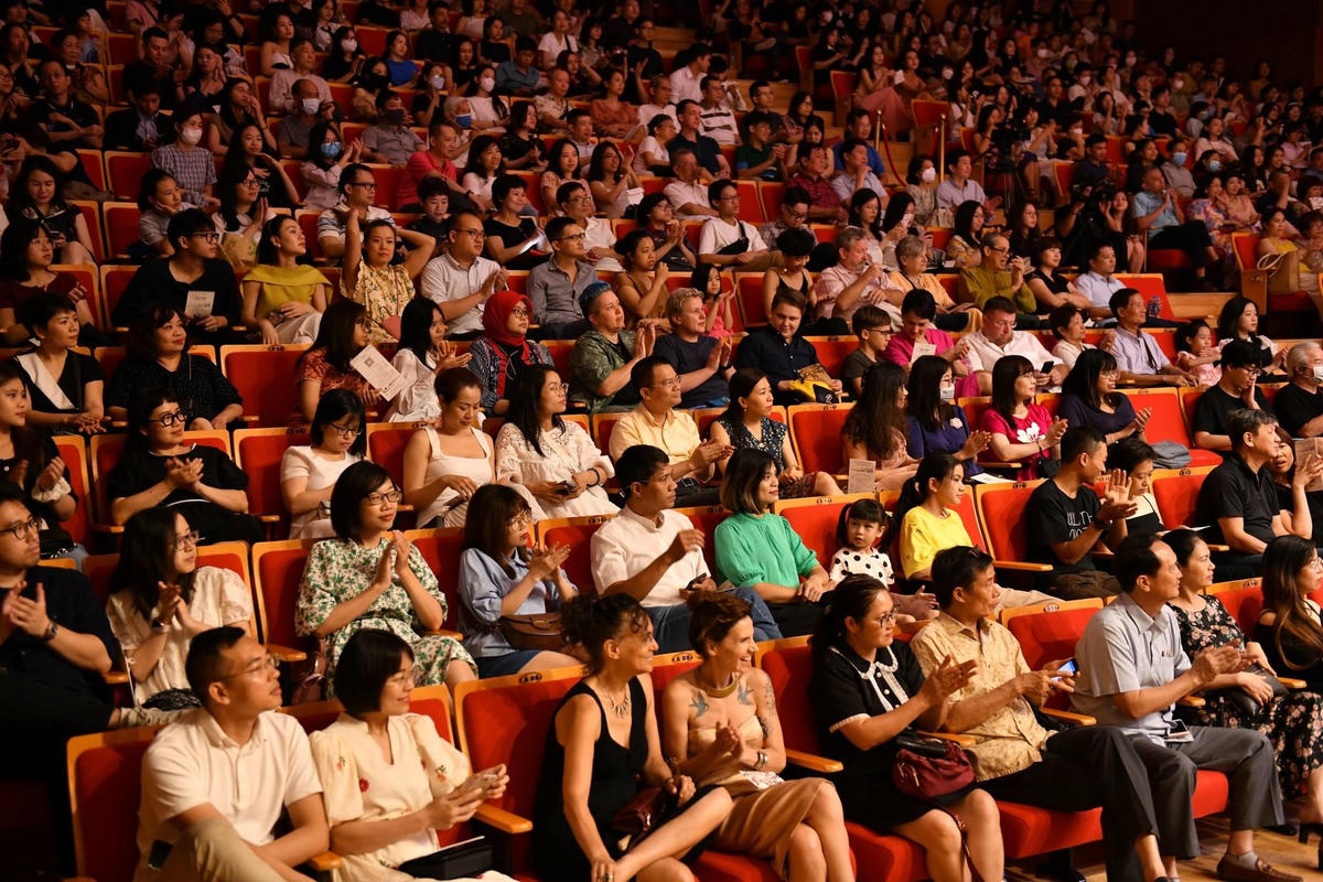 Khán giả trong đêm diễn đầu tiên “A Musical Kaleidoscope