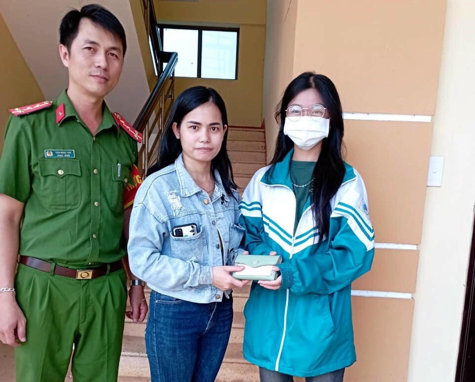 Vừa qua, nhiều học sinh tại Quảng Trị có hành động đẹp đáng tuyên dương, lan tỏa đến cộng đồng. Ảnh: CA.