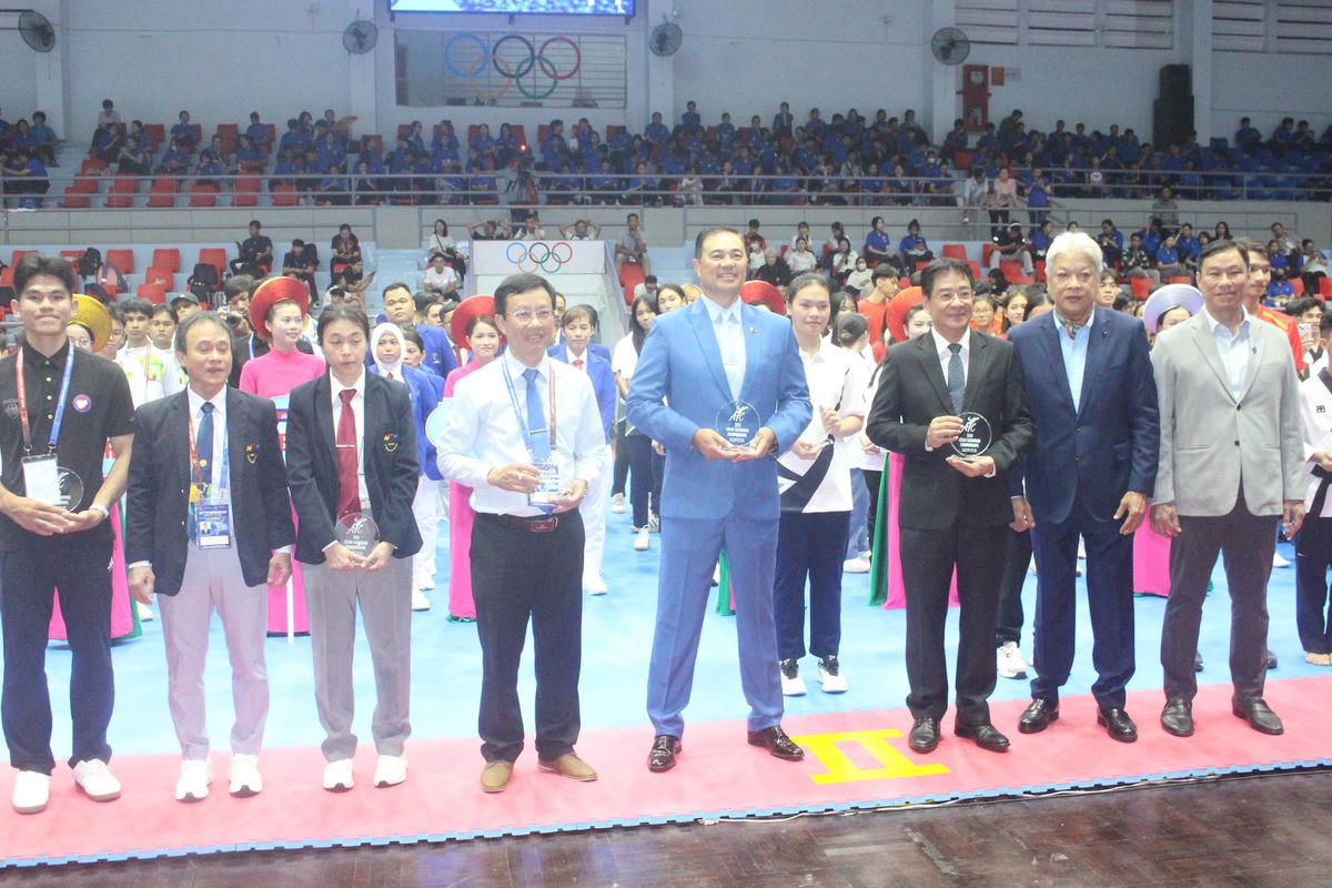 Ban tổ chức và các đội tham gia Giải Taekwondo tại Nha Trang tỉnh Khánh Hòa. (ảnh Thùy Trang)