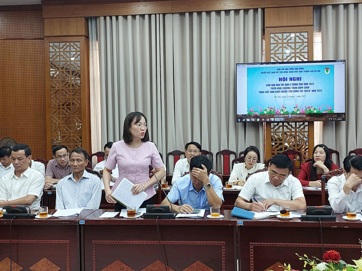 Chủ tịch Ủy ban MTTQ quận Hai Bà Trưng phát biểu tại hội nghị.