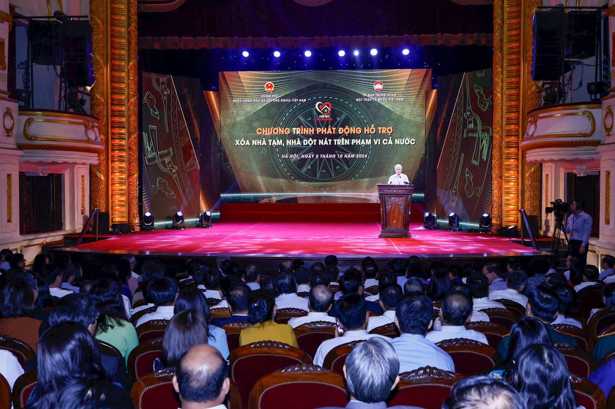 Chủ tịch Đỗ Văn Chiến tha thiết kêu gọi các tập thể, cá nhân, cộng đồng doanh nghiệp, người Việt Nam ở nước ngoài, người nước ngoài đang sinh sống và làm ăn ở Việt Nam, cộng đồng và xã hội san sẻ yêu thương, ủng hộ kinh phí, vật liệu, công sức… để giúp đỡ hộ nghèo, cận nghèo. Ảnh: Quang Vinh.