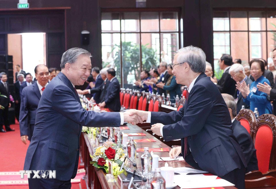 Tổng Bí thư Tô Lâm và các đại biểu tham dự buổi gặp mặt. (Ảnh: Phương Hoa/TTXVN)