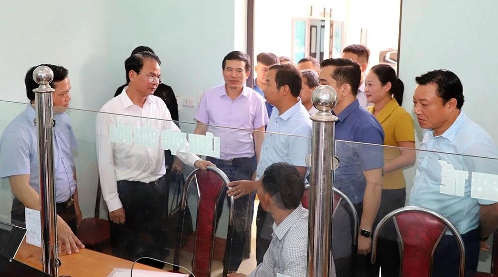 Ông Đặng Xuân Phong vui mừng khi cảm nhận được sự phấn khởi của người dân khi chính quyền địa phương hai cấp chính thức đi vào hoạt động. Ảnh: TD.