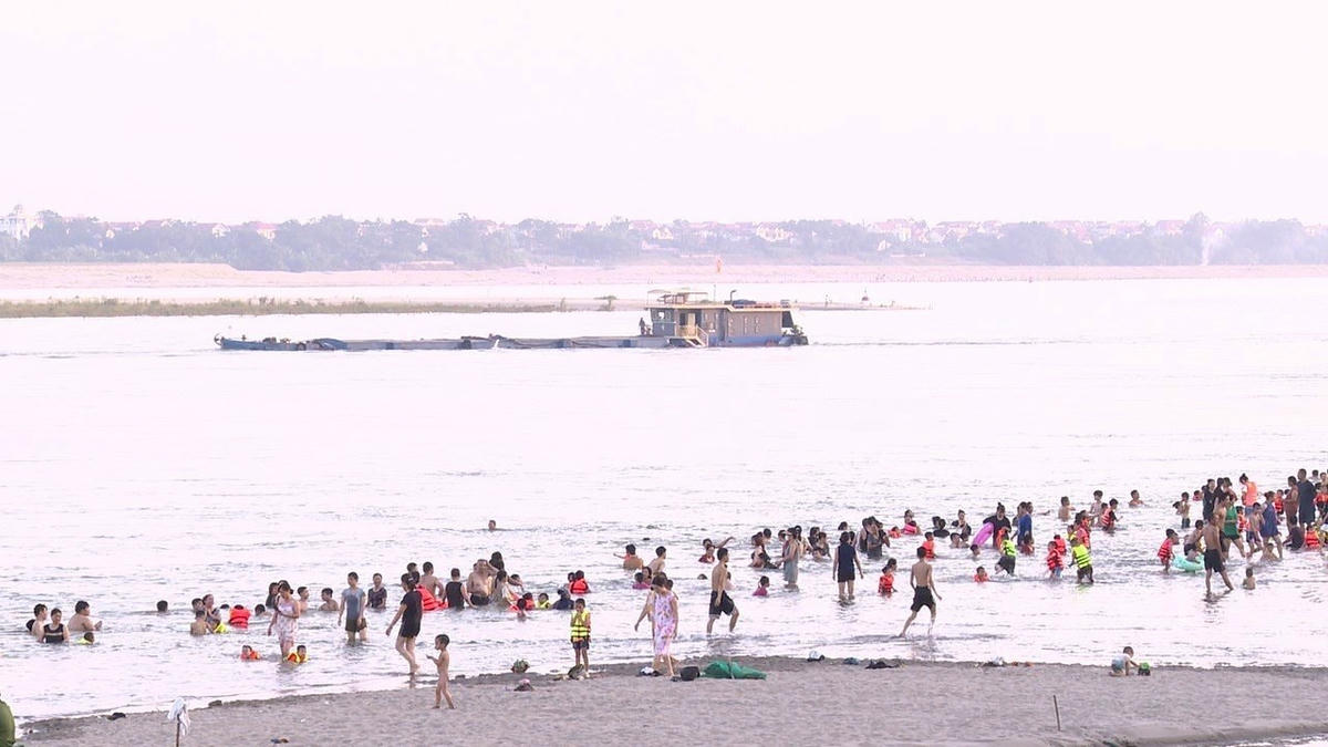 ... Đa phần mọi người không có áo phao hay dụng cụ nổi.