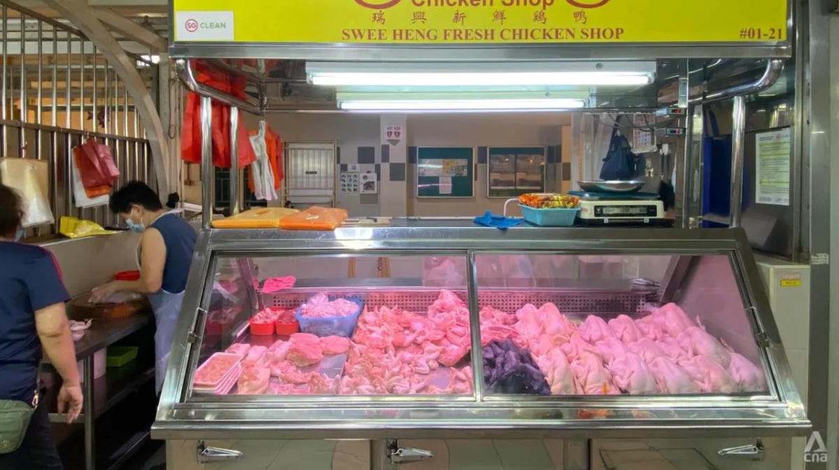 Gian hàng gà tươi Wei Ji ở chợ Tiong Bahru. Ảnh: CNA.
